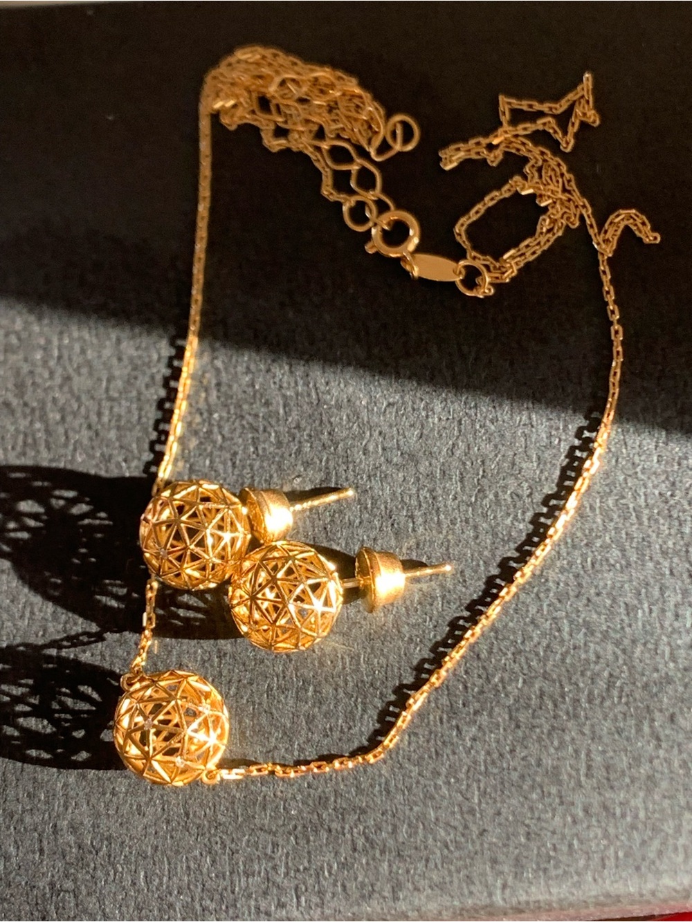 18k Gold Filigree Sphere Necklace and Stud Earrings Set - Picture 6 of 13